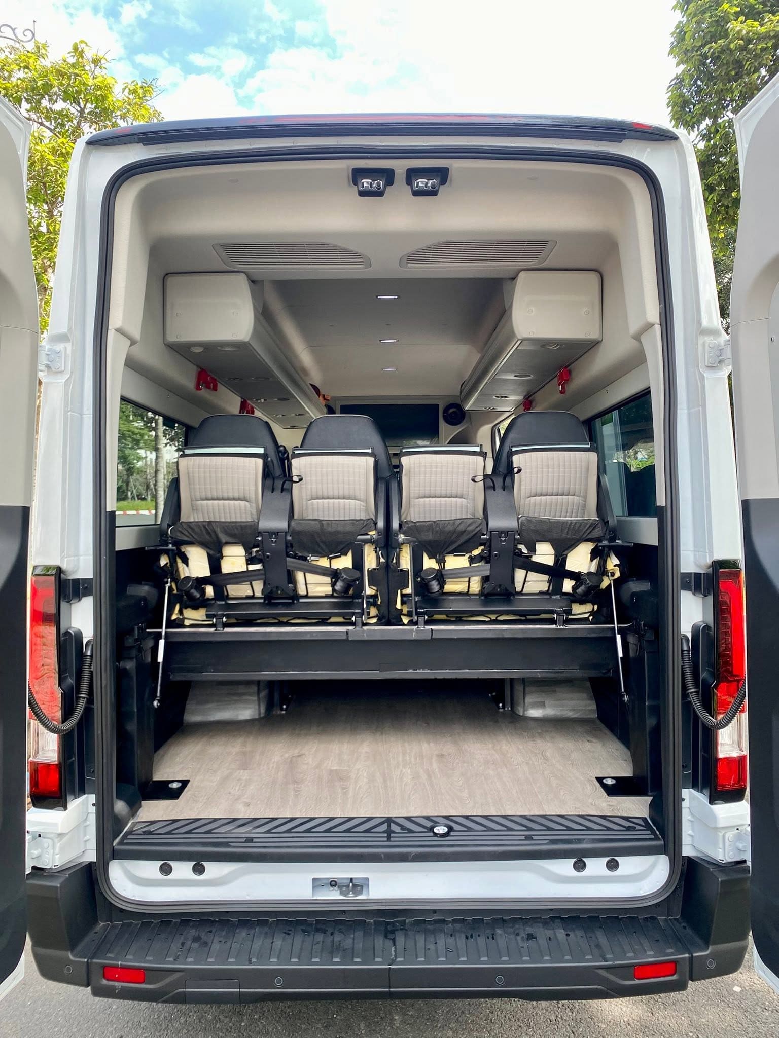 cốp xe 18 chỗ ford transit
