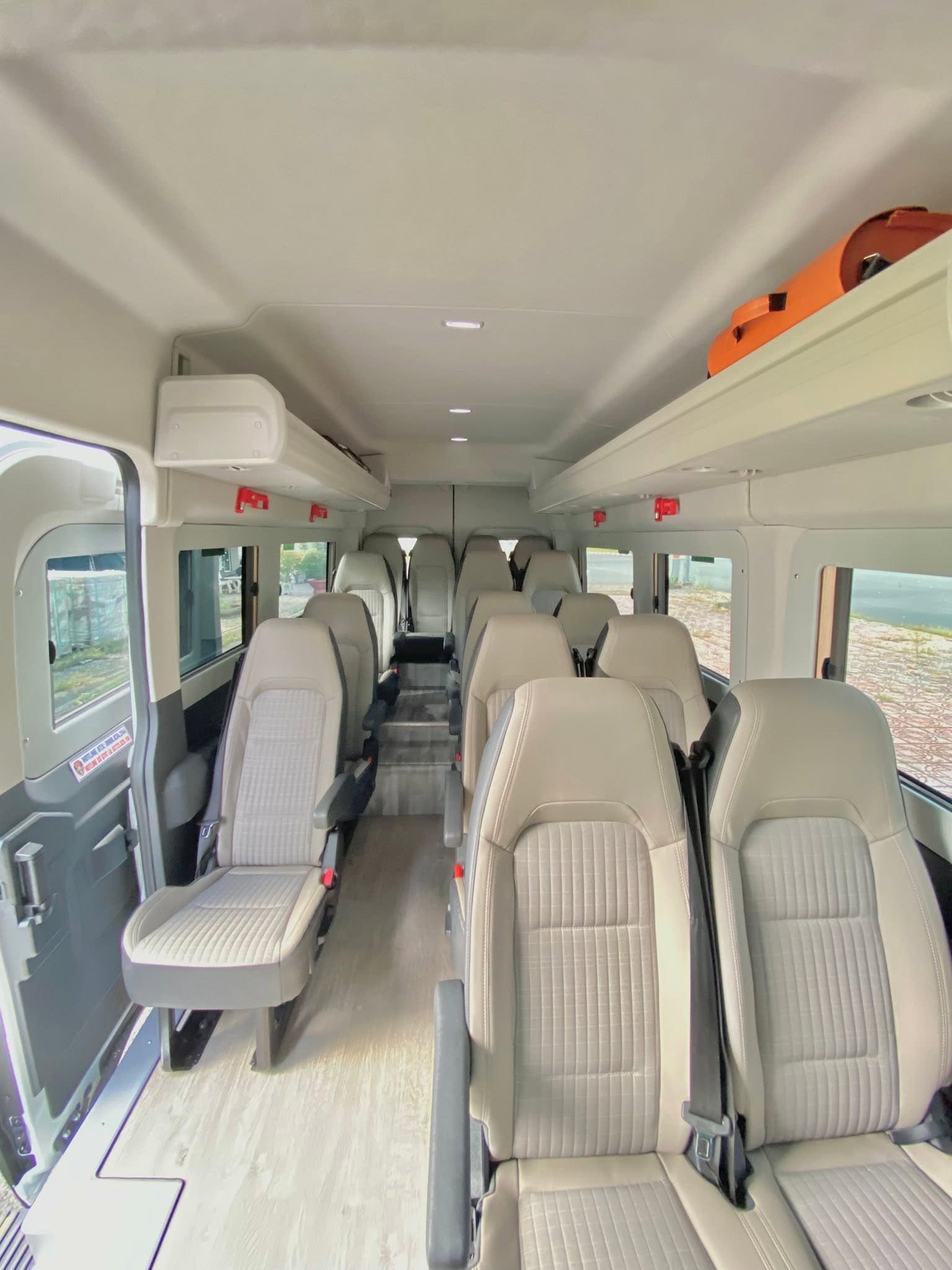 nội thất xe ford transit 18 chỗ